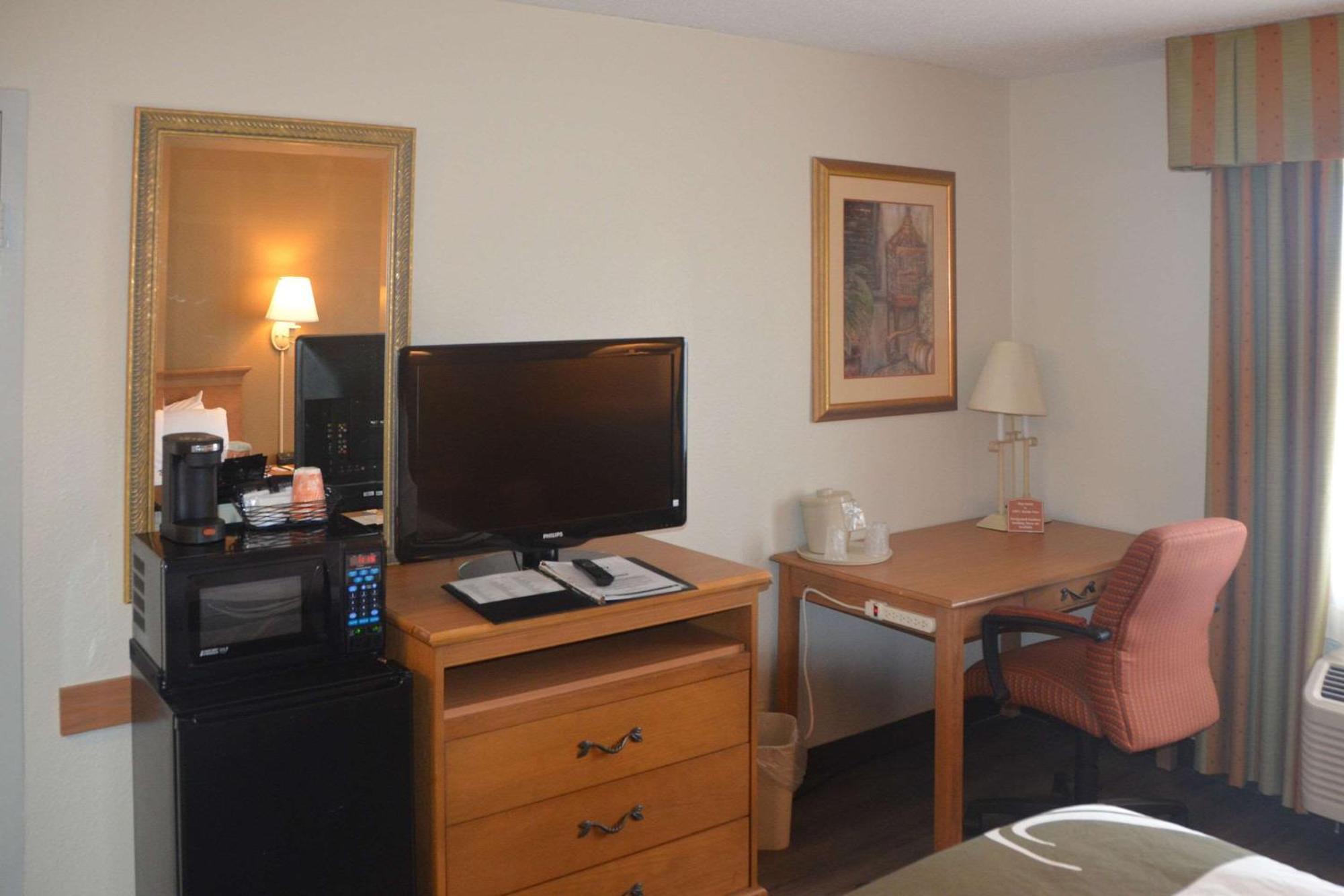 Quality Inn Perrysburg Extérieur photo